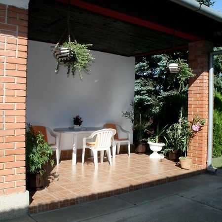 Sobe Rooms Szobak Zimmer Kis Palic Exterior photo