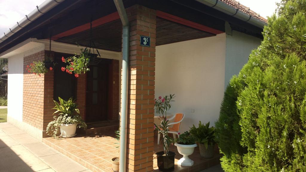 Sobe Rooms Szobak Zimmer Kis Palic Room photo