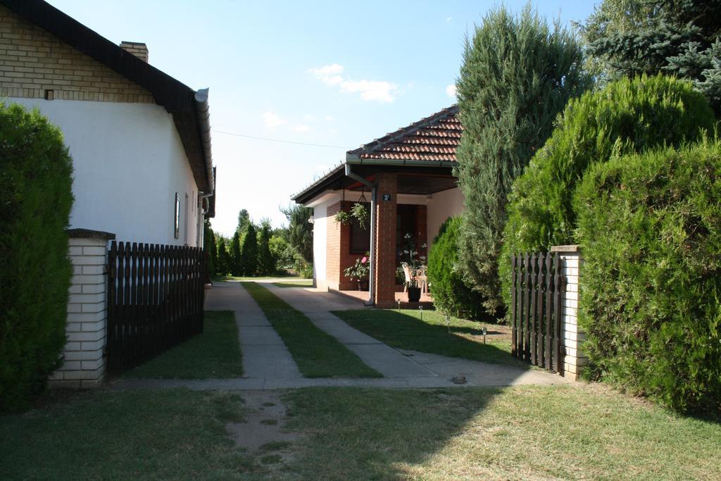 Sobe Rooms Szobak Zimmer Kis Palic Exterior photo