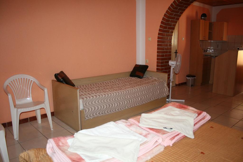 Sobe Rooms Szobak Zimmer Kis Palic Exterior photo