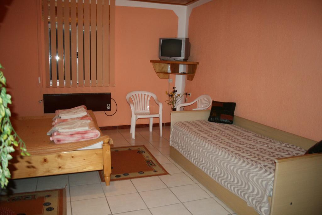 Sobe Rooms Szobak Zimmer Kis Palic Exterior photo