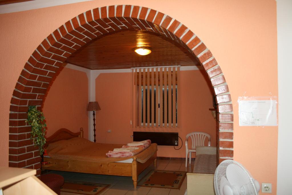 Sobe Rooms Szobak Zimmer Kis Palic Exterior photo
