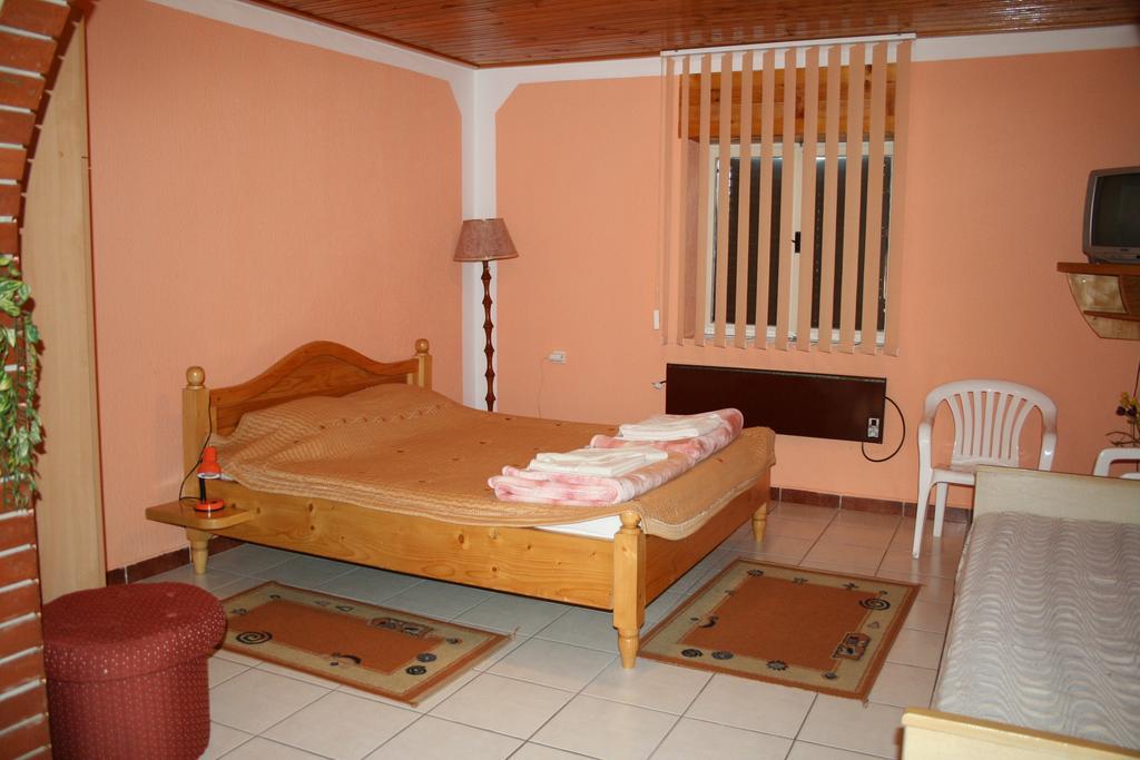 Sobe Rooms Szobak Zimmer Kis Palic Exterior photo