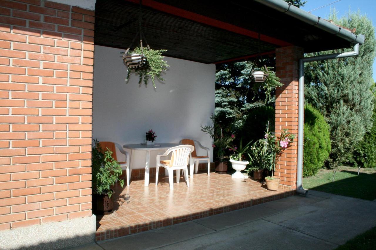 Sobe Rooms Szobak Zimmer Kis Palic Exterior photo